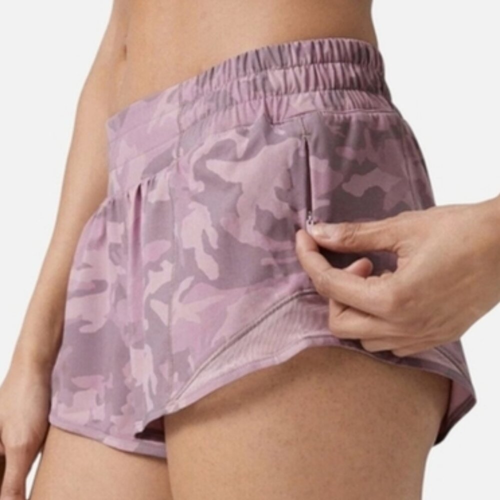 LULULEMON 2.5” Hotty Hot Short ll  Incognito Camo Mauve/Pink